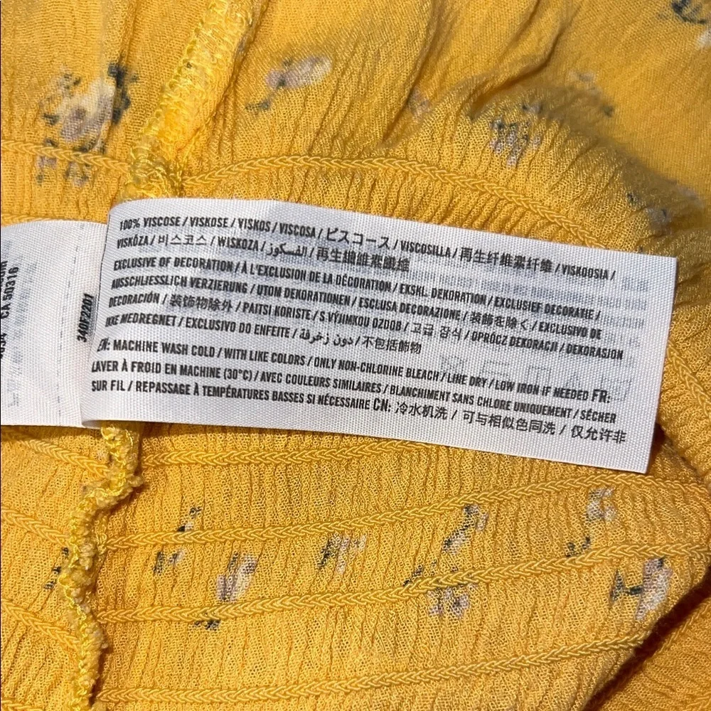 Hollister California Mustard Floral Crop Top Size Small 0317262 - Picture 6 of 6